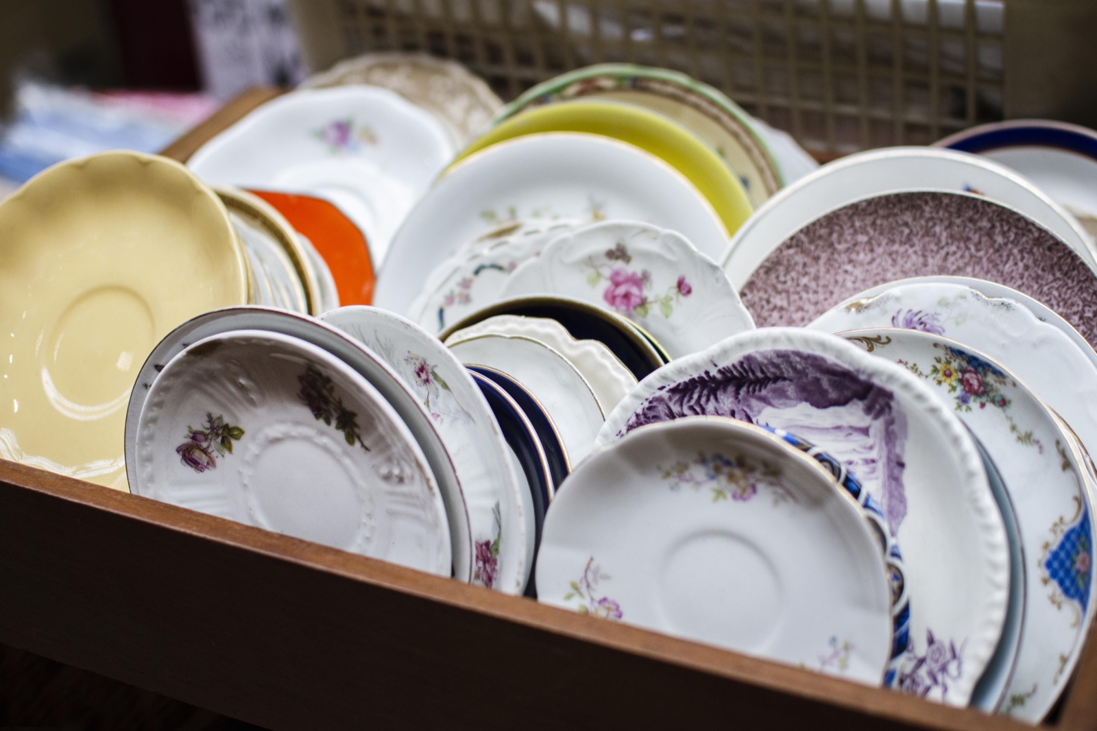 Lot 102 · Decorative Plate Collection